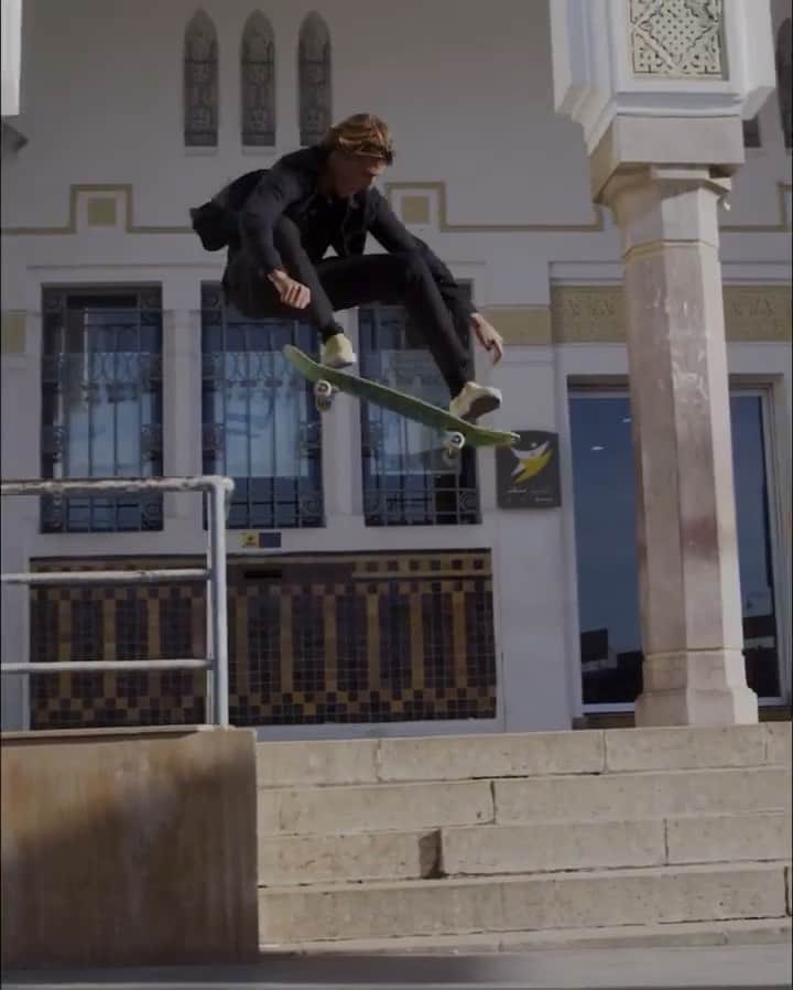 のインスタグラム：「RVCA SKATE チームによる最新 Movie ‘The Balance of Opposites’ が thrashermagazine.com にて公開スタート！ || エキゾチックなスポットを持つモロッコやコンクリートウェーブのオーストラリアでおさめられた貴重な映像たちをお見逃しなく！|| Full video はプロフィールのリンクより || Video: @bigfootlurks || @andrewreynolds @kevinspankylong @currencaples @aidancampbell ... and more || #rvcaskate #balanceofopposites @thrashermag」