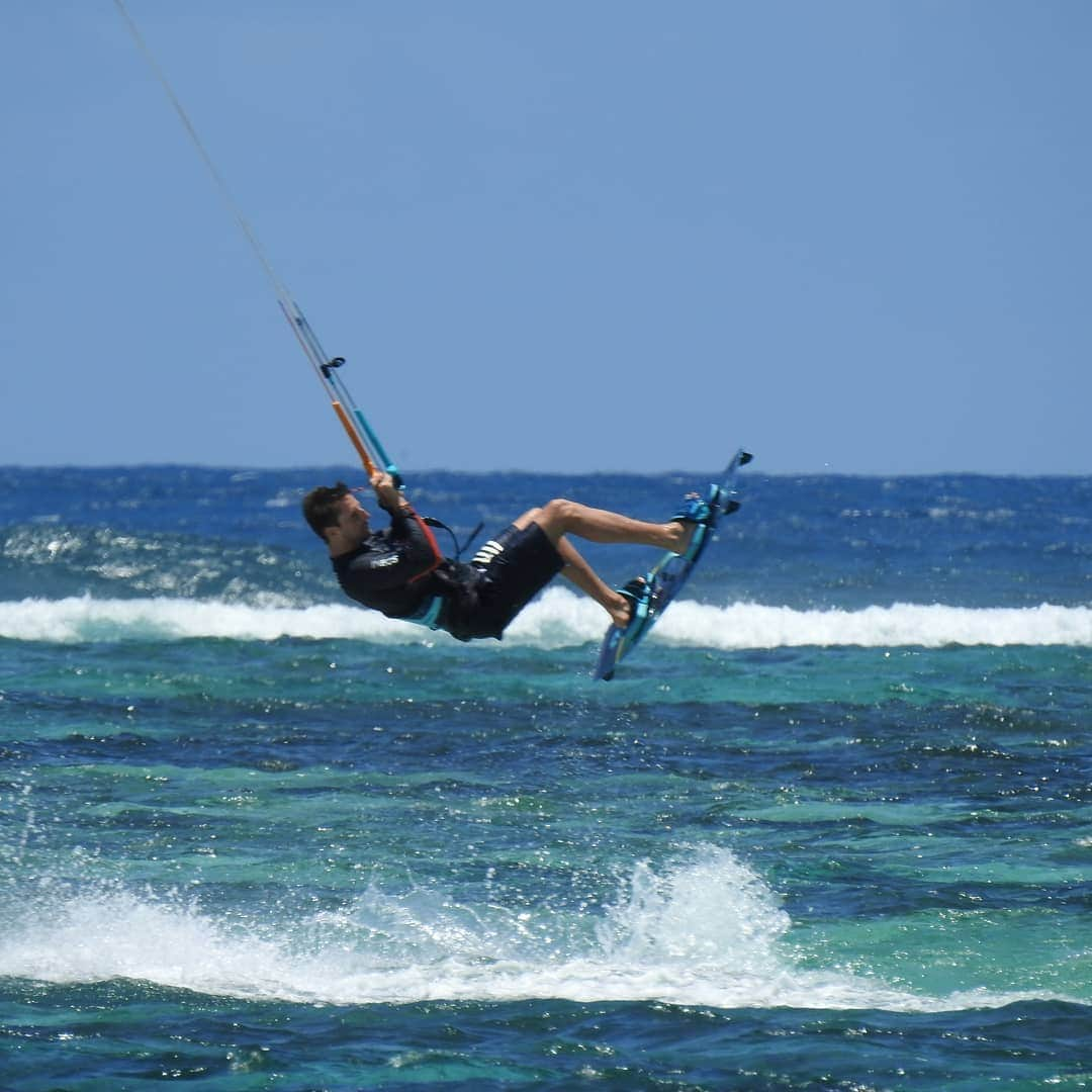 ロマン・グロージャンさんのインスタグラム写真 - (ロマン・グロージャンInstagram)「I want more...🤙🤙🤙 #r8g #kitesurf @duotone.kiteboarding 📸 @espegonzalezprz」12月21日 21時16分 - grosjeanromain