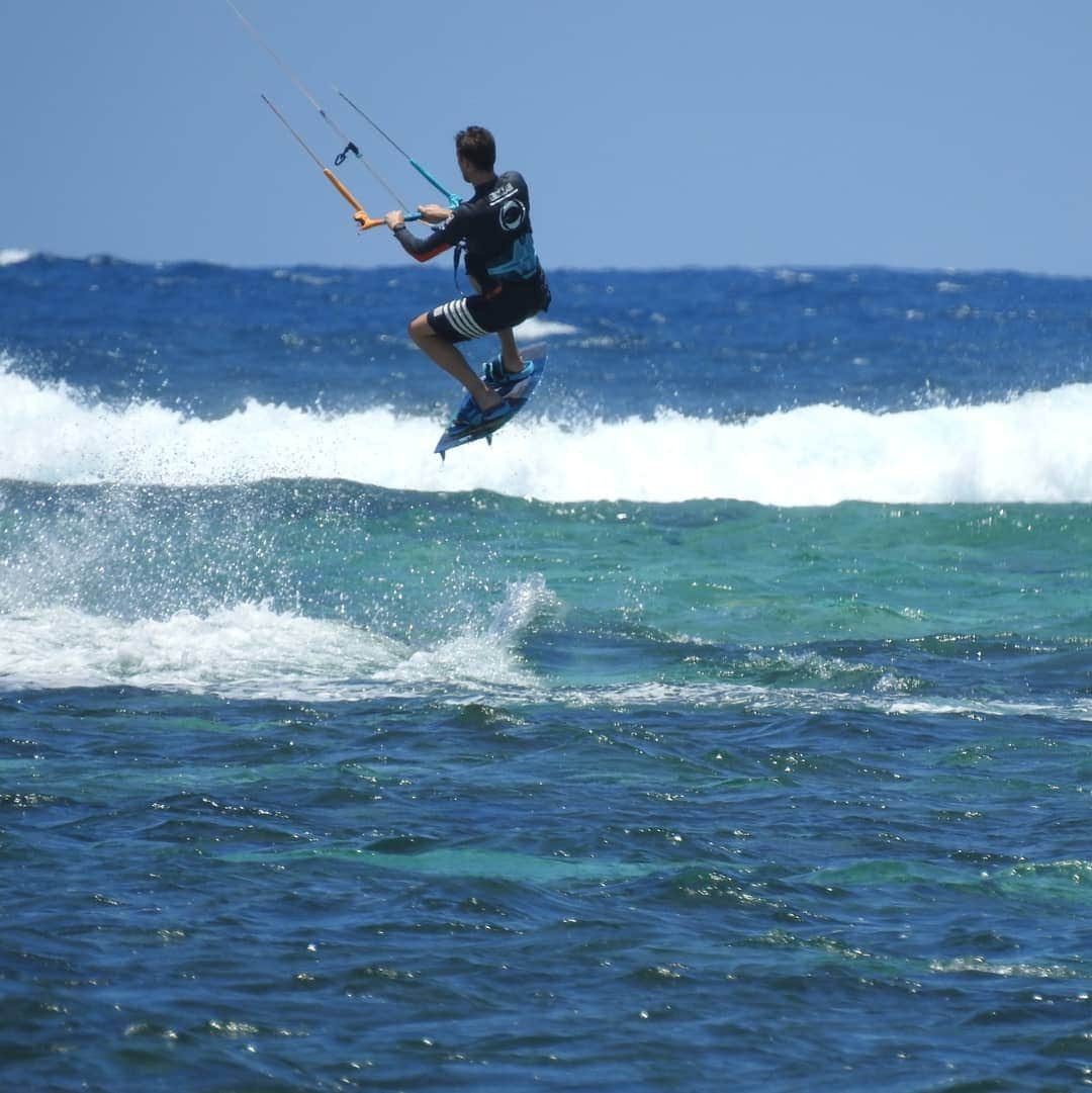 ロマン・グロージャンのインスタグラム：「I want more...🤙🤙🤙 #r8g #kitesurf @duotone.kiteboarding 📸 @espegonzalezprz」