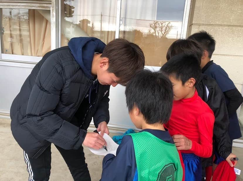 平川怜さんのインスタグラム写真 - (平川怜Instagram)「小学生の時に所属していた上ノ原SC！みんながすごい応援してくれていて、本当にパワーをもらいました。ここが自分の原点だと改めて感じることができました！  #調布市立上ノ原小学校  #上ノ原SC」12月21日 21時20分 - rei_hirakawa