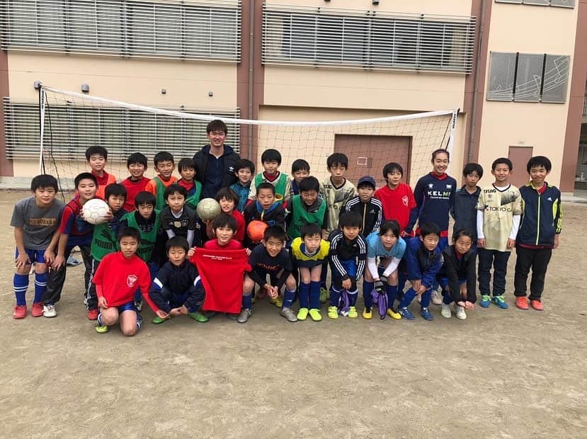 のインスタグラム：「小学生の時に所属していた上ノ原SC！みんながすごい応援してくれていて、本当にパワーをもらいました。ここが自分の原点だと改めて感じることができました！  #調布市立上ノ原小学校  #上ノ原SC」