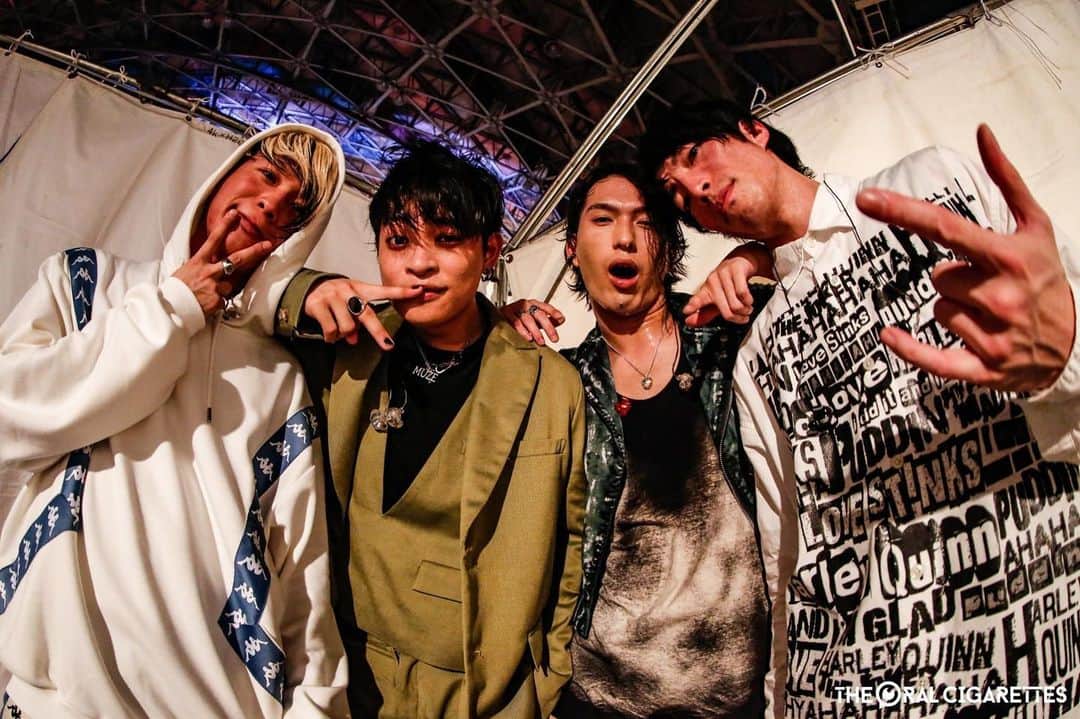 鈴木重伸のインスタグラム：「MERRY ROCK PARADE 2019 新曲も新ギターもえぇ感じで楽しませてもらいました。 また来年アリーナツアーで会いましょね。 photo by KOUHEI SUZUKI」