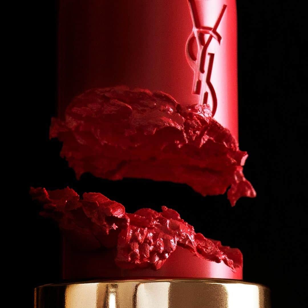 Yves Saint Laurent Beautyさんのインスタグラム写真 - (Yves Saint Laurent BeautyInstagram)「A party isn’t a party without a delicious treat.  ROUGE PUR COUTURE in N°1 LE ROUGE #yslbeauty #rougepurcouture #lerouge」12月22日 2時59分 - yslbeauty