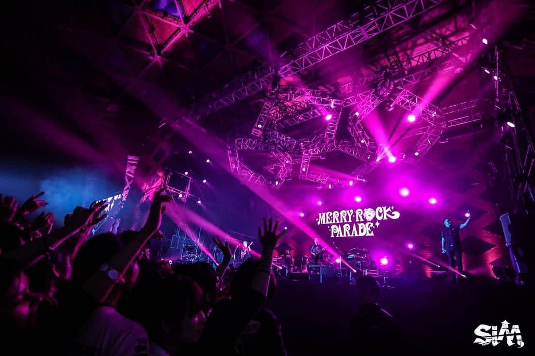 SiMさんのインスタグラム写真 - (SiMInstagram)「‪MERRY ROCK PARADE 2019 ありがとうございました！！‬ ‪Photo by ＠kouhey0622‬」12月21日 21時32分 - sim_japan