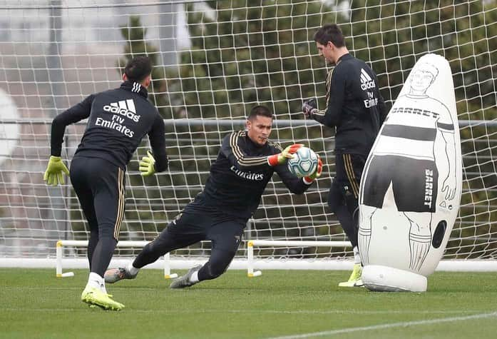 アルフォンス・アレオラさんのインスタグラム写真 - (アルフォンス・アレオラInstagram)「Listos para el último partido de 2019 ! @realmadrid #Halamadrid」12月21日 21時45分 - alphonseareola