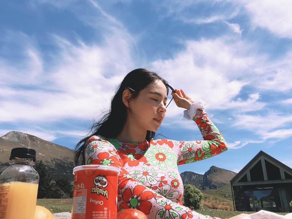 ミン・ヒョリンのインスタグラム：「🌈☁️🍊」