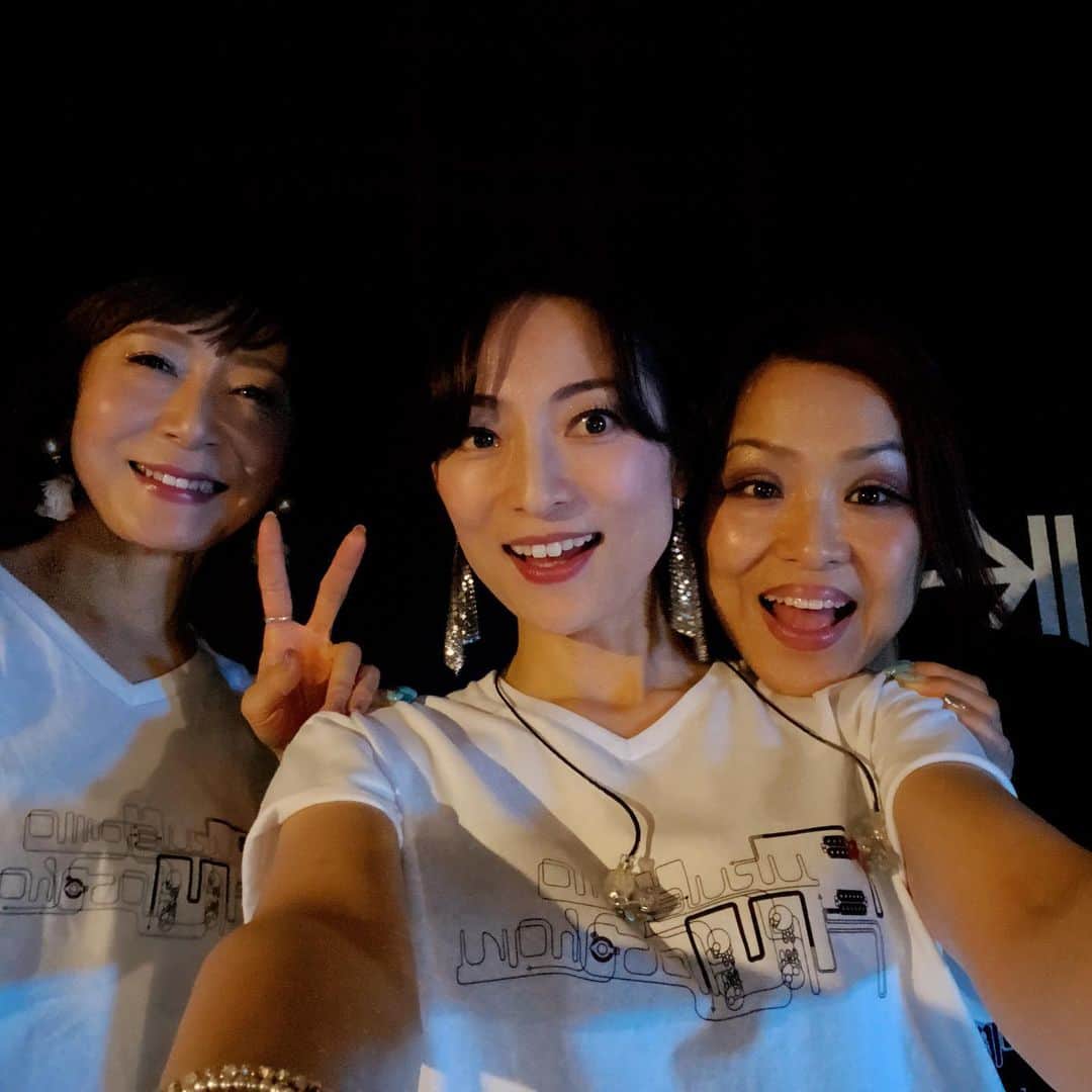 松本英子のインスタグラム：「『福山☆冬の大感謝祭　其の十九』 初日無事終了しました✨✨✨ 女子チームもびっしょり❣️ 熱いあつ〜い夜になりました😍  #福山冬の大感謝祭其の十九  #金原千恵子 #田中雪子 #松本英子」
