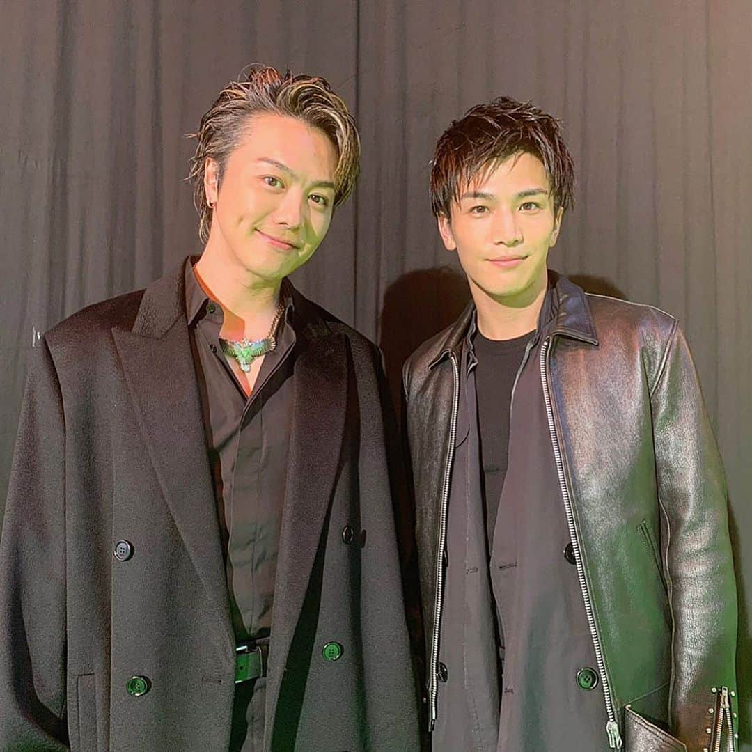 岩田剛典さんのインスタグラム写真 - (岩田剛典Instagram)「いつ会ってもカッコいい先輩と🤴🏻📸 #EXILE #EXILETAKAHIRO #2ショットは久しぶり #無加工なのにすごい輝き #照明さんありがとう」12月21日 21時43分 - takanori_iwata_official