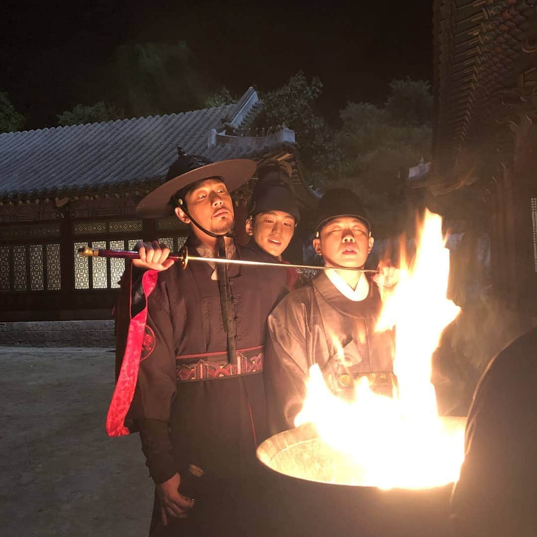 キム・ミンギュさんのインスタグラム写真 - (キム・ミンギュInstagram)「오늘밤두 간택과 함께😁 #간택 #본방사수📺 #이경」12月21日 21時46分 - mingue.k