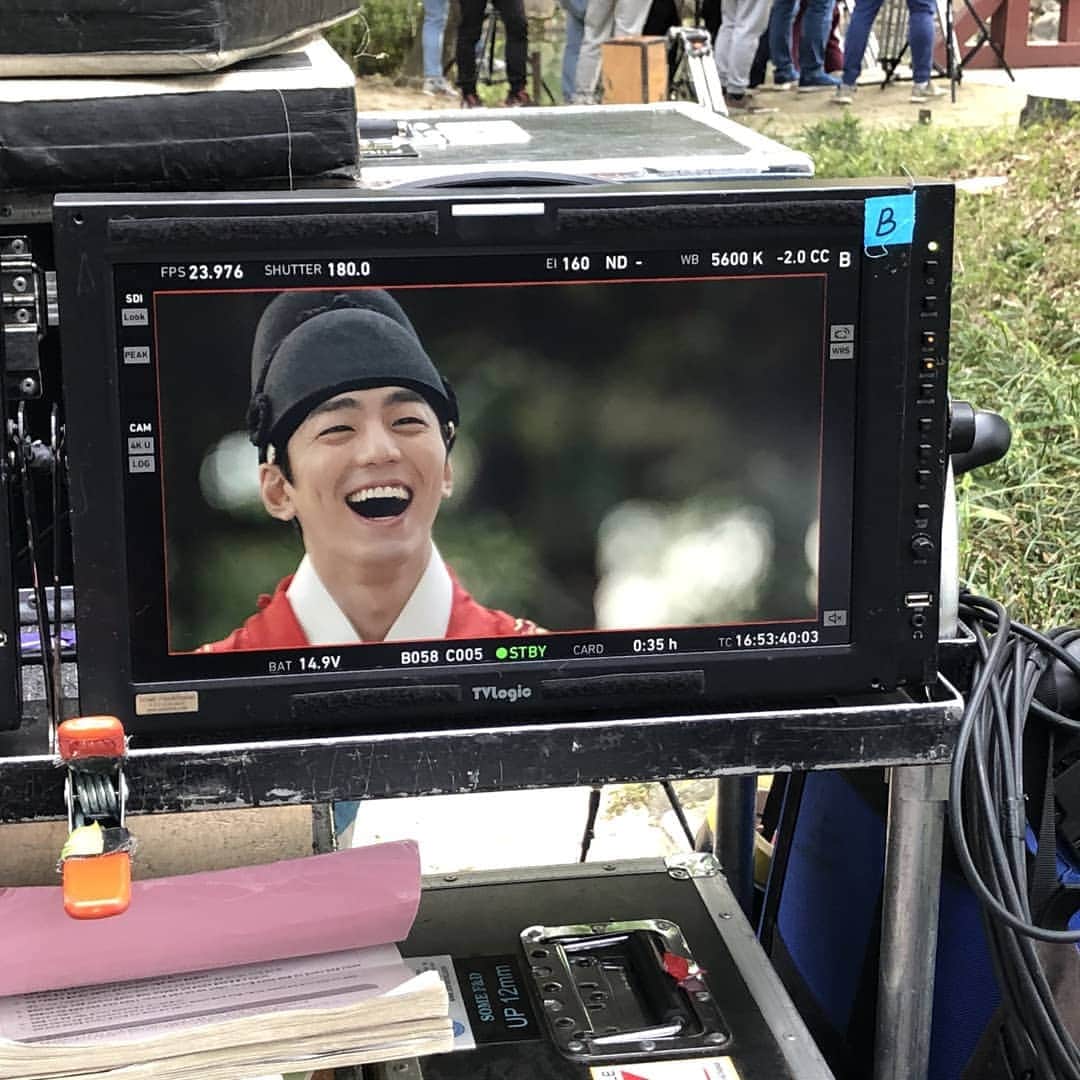 キム・ミンギュのインスタグラム：「오늘밤두 간택과 함께😁 #간택 #본방사수📺 #이경」