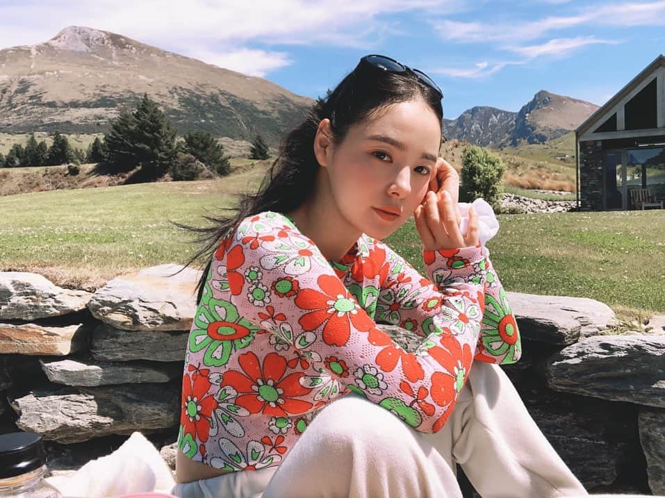 ミン・ヒョリンのインスタグラム：「🌸🌼🌺🌸🌼🌺」