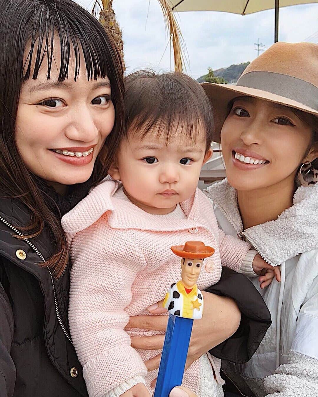 森山菜々のインスタグラム：「大好きなひとたちが来てくれる日は もうそれだけで1日happyです🦐🧡 すず姫〜ウッディと仲良くしてね🧸♡﻿ ﻿ 寒いのに長居ありがと🙏🏽🧣 んでコーヒー持ってきてくれるあたり分かってるわ〜☕️💭 #ラウレアシュリンプ #LauleaShrimp」