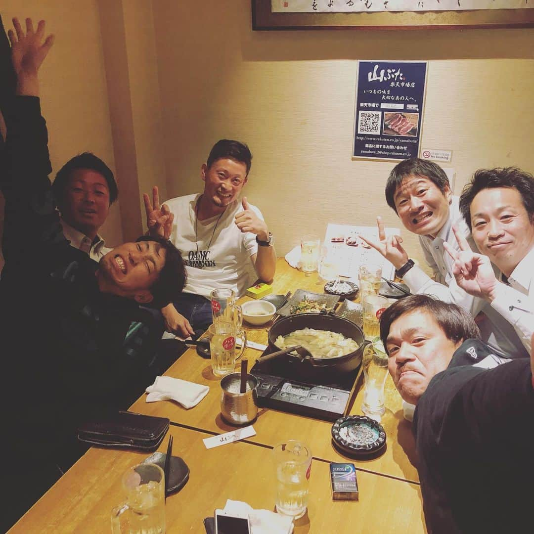 藤井淳志のインスタグラム：「まもるお疲れ様会(^-^) 久々にNTTの同期と先輩が集まって、サプライズ糸井も登場で楽しかったなぁ〜(￣▽￣) これからは年１回は集まろや！ この日インフルもらって死にかけてる 菌持ってたの誰やぁぁぁ〜∑(ﾟДﾟ) #藤井淳志#中日ドラゴンズ#岸田護#オリックスバファローズ#脇谷亮太#読売ジャイアンツ#糸井嘉男#阪神タイガース#まもお疲れさま」