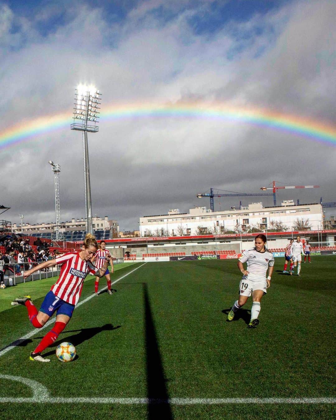 LFPさんのインスタグラム写真 - (LFPInstagram)「“Over the rainbow...” 😍🌈 • ¡Fútbol con arcoiris! 😍🌈 • #Football #Rainbow #Beauty」12月21日 22時09分 - laliga