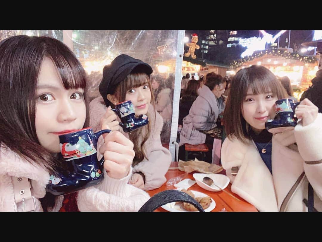 小田桐奈々さんのインスタグラム写真 - (小田桐奈々Instagram)「クリスマスピラミッドと 東京タワーのコラボレーション とっても綺麗でした…🔔❤💚 * * ホットチョコレート ブルスト☺️ みらんがおすすめしてくれた 魅惑のアプフェルクーヘンも🍎 色々食べてきたよ😋🍴✨ * * * #はじめての #東京クリスマスマーケット #芝公園 #御成門 #素敵な空間 #また来たい 🎄🎅 #にゃみらさお」12月21日 22時19分 - odagirinana