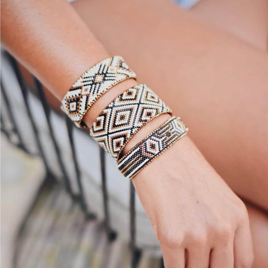 のインスタグラム：「New additions to our Dreamcatcher collection.  Three new bangles which  introduce a new form of luxury ethnic beading. Hand woven designs in Japanese glass beads and modern colour combinations are fused with luxury soft Napa leather and structured frames to form beautiful contemporary artwear. Easily adjustable to fit your wrist perfectly. Be bold, be beautiful and dare to be different.  #ethnicbangles #ibizachic #ibizastyle #ibizabangles #ethnicjewellery #luxuryartisan #luxuryartisanproducts #beadworkbangles」