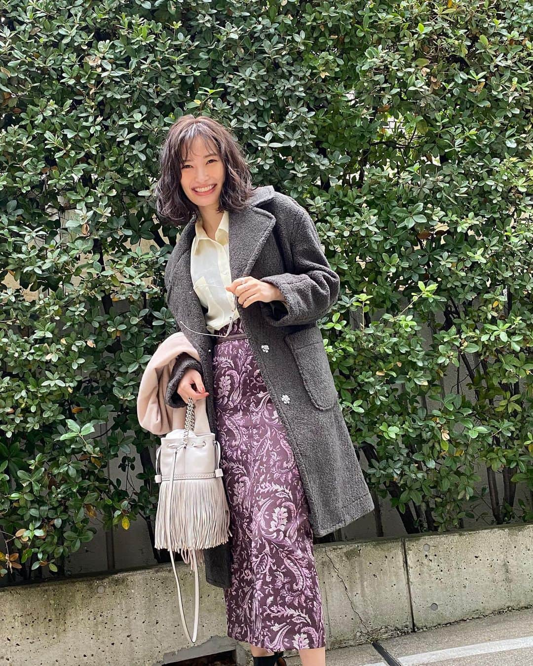 大政絢さんのインスタグラム写真 - (大政絢Instagram)「#今日の絢服 coat @intimite_onemile  blouse @intimite_onemile  skirt @snidel_official  bag @jandmdavidson  muffler @toryburch  glasses @eyevan_official」12月21日 22時27分 - aya_omasa_official