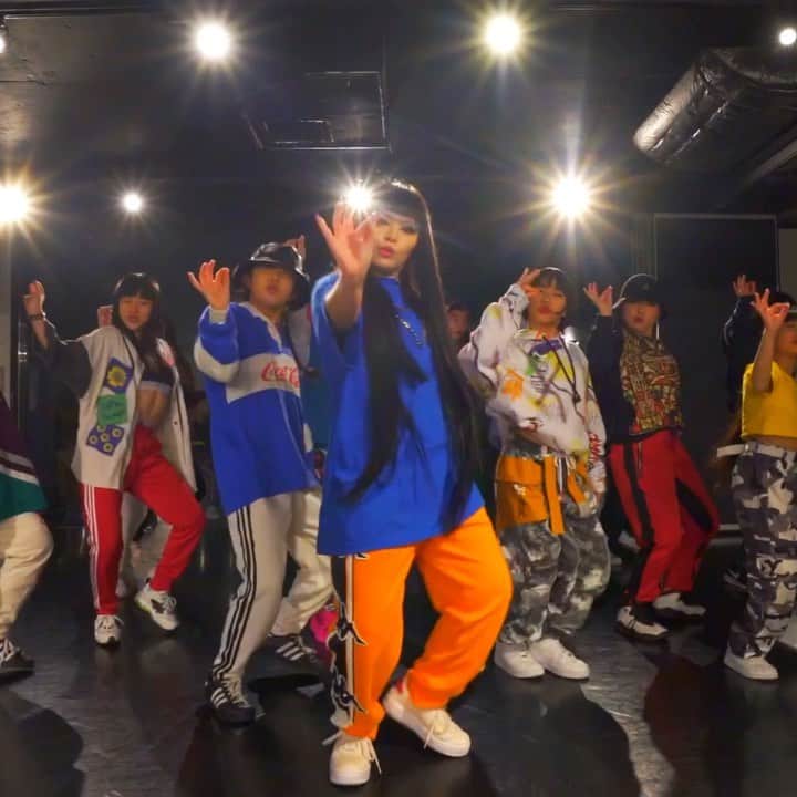 のインスタグラム：「VIBEZ🇯🇵🔥 @dababy Dance Artist👸🏻🇯🇵@honokamoriyama_official with my students!!LAST CLASS of 2019🔥2020年は更にレベルアップするよ！いろんないい子を見つけたいので、どんどん挑戦しにきてね‼️‼️✨✨✨✨✨ チャンスの場に足を踏み入れるかはあなた次第🔥🔥🔥 見た目も中身もかっこいい人になろう！ ほのかスタイルを学びたい子もみんなおいで👸🏻🇯🇵🔥 出来るか、出来ないかを心配するより やりたいならやる‼️練習する‼️それしかないの‼️ #VIBEZ #DaBaby #BOP #HonokaMoriyama #Tokyo #Japan #dance」