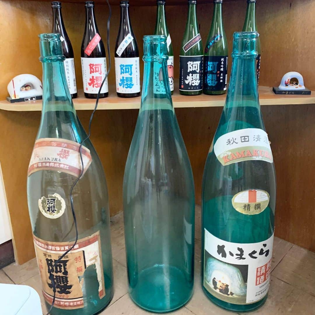 緑川静香さんのインスタグラム写真 - (緑川静香Instagram)「【しーたん日本酒録】﻿ ﻿ 阿櫻酒造@秋田﻿ 阿櫻、りんごちゃん﻿ ﻿ ピーク時は雪に包まれるほど積もるという、まさに「秋田流寒仕込み」で酒造りの文化を守り続けている。﻿ ﻿ 蔵は、いわゆる蔵造りではなく工場のような、はたまた学校の校舎のような酒蔵。﻿ コンクリート造りなので夏でも5度くらいを保てるそう。﻿ ブドウ畑が一面に見える中での酒造り、収穫の時期は畑の人達は手を振ってくれるという微笑ましいエピソードも☺️﻿ ﻿ 照井杜氏の情熱、人柄が蔵人達をまとめ、それがいい酒に繋がってる、まさにワンチーム。﻿ ﻿ 阿櫻の出す独特の酸は食事との相性も良い。﻿ 寒で仕込んだものを燗で頂く、それが私の阿櫻の飲み方。﻿ ﻿ #しーたん日本酒録 #唎酒師 #日本酒 #日本酒女子 #酒蔵 #酒蔵見学 #酒蔵巡り #秋田 #阿櫻酒造 #阿櫻 #りんごちゃん #sake #sakebrewery #sakestagram #일본술  #かまくらの中で飲む酒は美味しそうだなぁ #なんならかまくら作りたいw #太一さん、照井杜氏、ありがとうございましーたん☺️」12月21日 22時27分 - midorikawa_shizuka