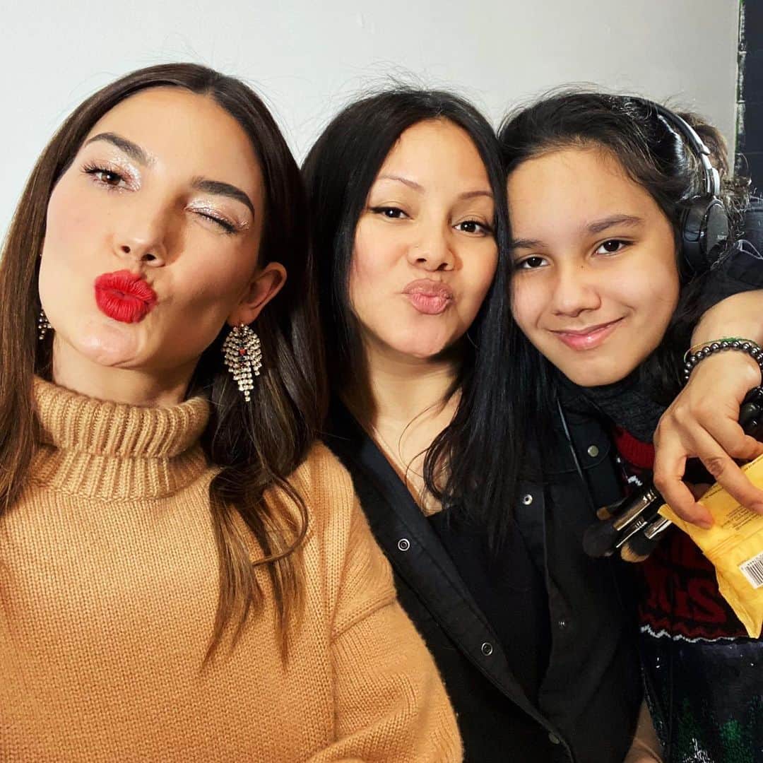 Carolina Gonzalezさんのインスタグラム写真 - (Carolina GonzalezInstagram)「🎄L I L Y♥️ We couldn’t #RoadTrip to #Tennessee without stopping by and catching up with my #Girl @lilyaldridge And having some #makeup #fun ....Good things to come just in time for #Christmas 🎅🏼❄️ #makeupCarolinaGonzalez #CGonzalezBeauty」12月21日 22時33分 - cgonzalezbeauty
