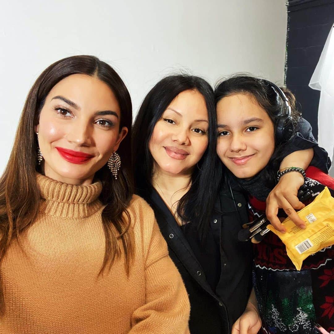 Carolina Gonzalezさんのインスタグラム写真 - (Carolina GonzalezInstagram)「🎄L I L Y♥️ We couldn’t #RoadTrip to #Tennessee without stopping by and catching up with my #Girl @lilyaldridge And having some #makeup #fun ....Good things to come just in time for #Christmas 🎅🏼❄️ #makeupCarolinaGonzalez #CGonzalezBeauty」12月21日 22時33分 - cgonzalezbeauty