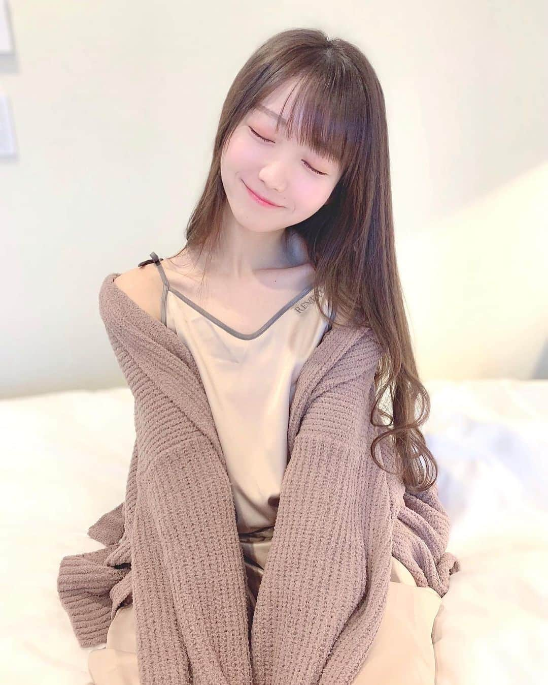 大谷映美里さんのインスタグラム写真 - (大谷映美里Instagram)「🧸🎀🧸🎀 ㅤㅤㅤㅤㅤㅤㅤㅤㅤㅤㅤㅤㅤ 個別握手会、ありがとうございました ♡ ㅤㅤㅤㅤㅤㅤㅤㅤㅤㅤㅤㅤㅤ また来年も その先もずっと 一緒に居られたらいいな、なんて思うんだ☺️ ㅤㅤㅤㅤㅤㅤㅤㅤㅤㅤㅤㅤㅤ 今回は大好きなゆうこすさんプロデュースの #REVEYU のルームウェアを着たよ💭 ゆるっと感がとっても可愛いのです〜お気に入り🍪 ㅤㅤㅤㅤㅤㅤㅤㅤㅤㅤㅤㅤㅤ 京都、好きだなぁ！(﹡ˆ ˆ﹡)💕 ㅤㅤㅤㅤㅤㅤㅤㅤㅤㅤㅤㅤㅤ」12月21日 22時40分 - otani_emiri