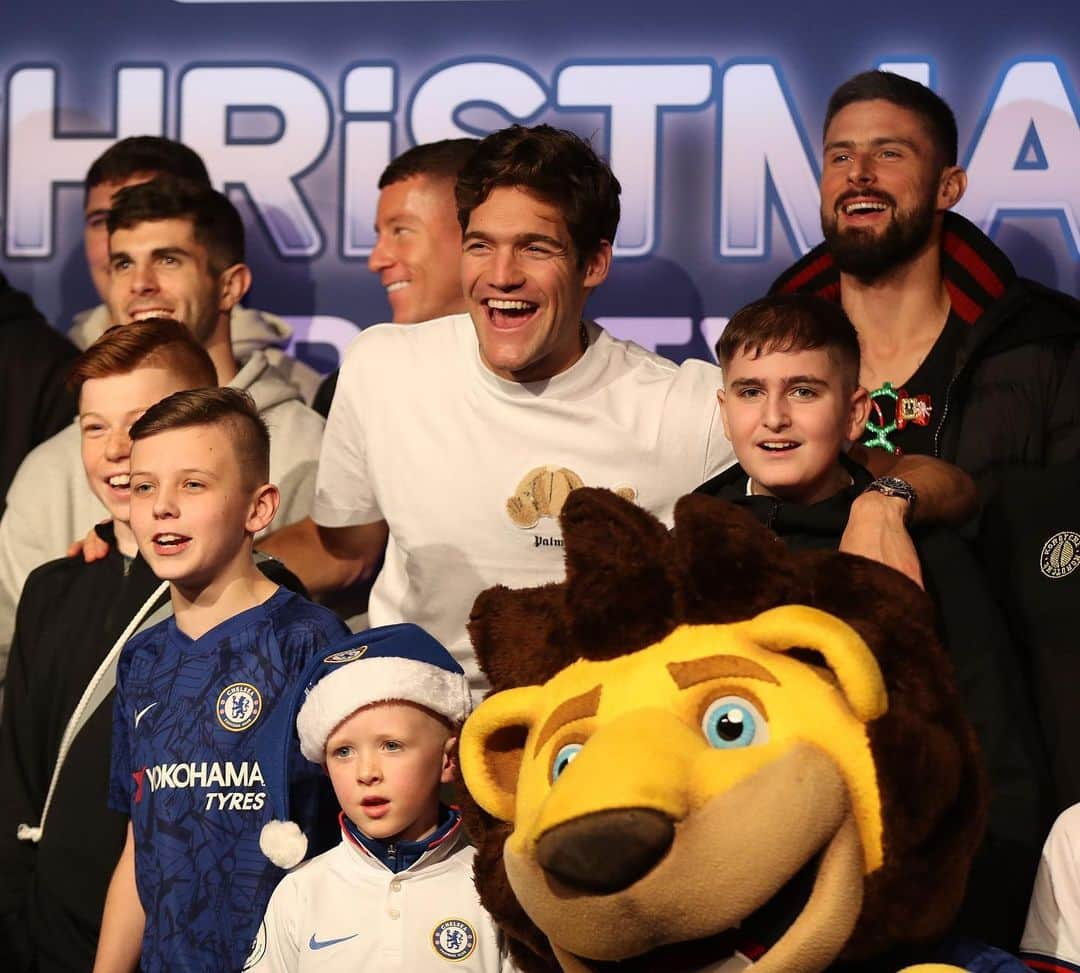 チェルシーFCさんのインスタグラム写真 - (チェルシーFCInstagram)「Joining in the fun at this year’s Junior Blues Christmas Party! 🥳🎄 #CFC #Chelsea」12月21日 22時42分 - chelseafc