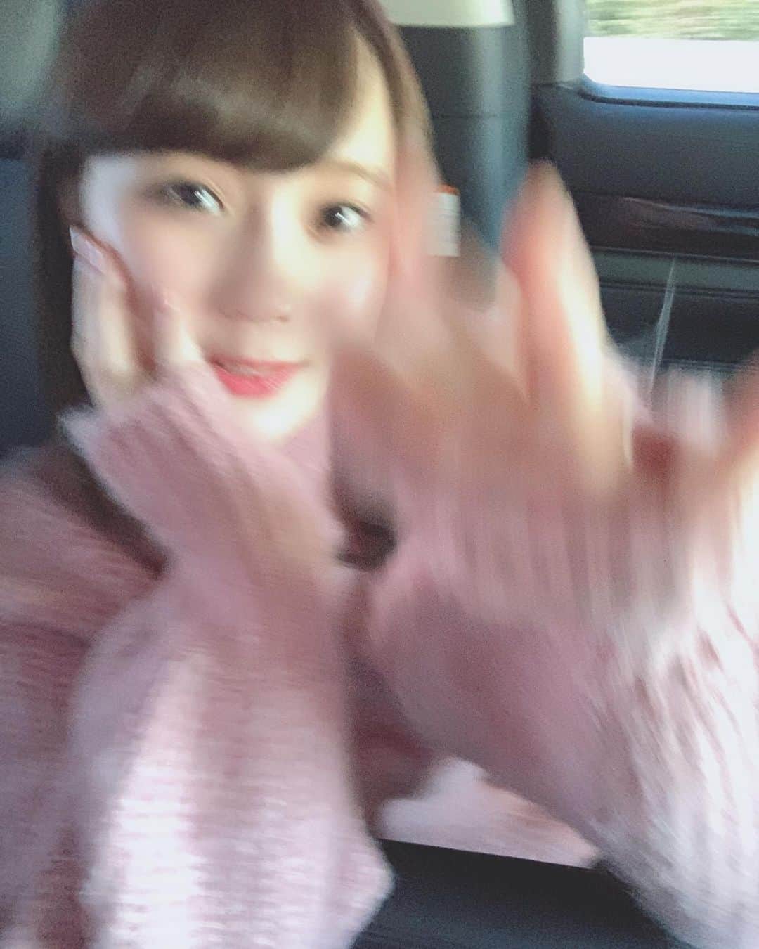 のインスタグラム：「﻿ ﻿ ブレ×オン眉🙇‍♀️🤪﻿ ﻿ ﻿ #ブレブレ #オン眉 #おんまゆ ﻿ ﻿ ﻿」