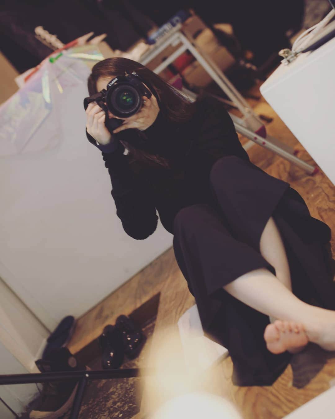 柚月美穂のインスタグラム：「#randompic .. . 🌚📷 . . 🦵！笑 . . . . インフルエンザも流行ってますね😷 寒さも少しずつましてきました 皆様もご自愛くださいね💫 . #柚月美穂 #Japanese 手持ち: #LUMIX #gh4 #leica . . #作品撮り  #picoftheday #instagood #fashion #happy #followme #follow #art #me #instadaily #style #photography #fun #instalike #igersInstagrammers #photo」