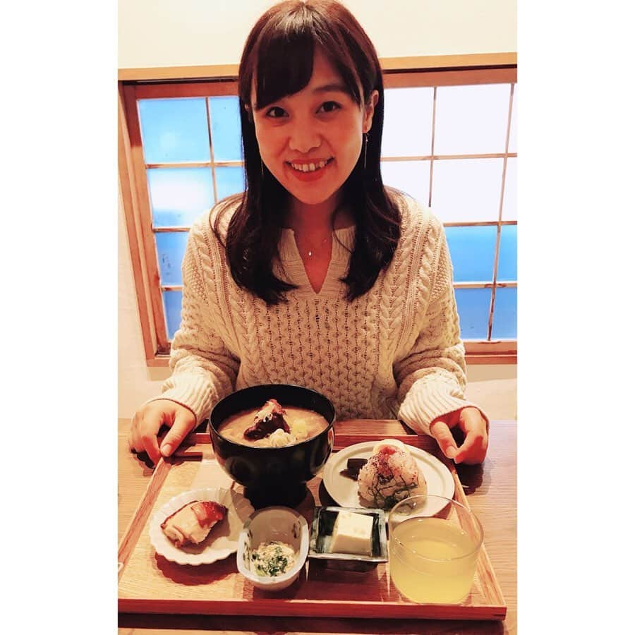 西村志野さんのインスタグラム写真 - (西村志野Instagram)「＊ 美味しいお味噌汁のお店に 行ってきました。 ＊ 大きな野菜がたっぷりの豚汁と 梅のおにぎり。  身体に染み渡る優しいランチでした✨ ＊ #misojyu #ランチ #お味噌汁 #asakusa #浅草グルメ #cafe #武田双雲 さん #soupandrice #お味噌汁専門店」12月21日 23時29分 - shinonishimura_