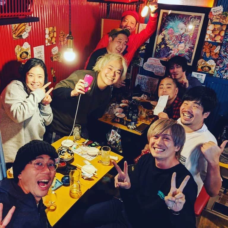 キャプテン★ザコさんのインスタグラム写真 - (キャプテン★ザコInstagram)「功太チルドレン忘年会🍺 今回は芸人だけではなく漫画家の #大石浩二 先生もご参加でございます。 愉快な一枚でございます📷 #中山功太　の兄貴 #三浦マイルド　のアニキ #かんし　のアニキ #デスペラード #キャベツ確認中 #生いっちょう #そのこ」12月21日 23時24分 - captainzako