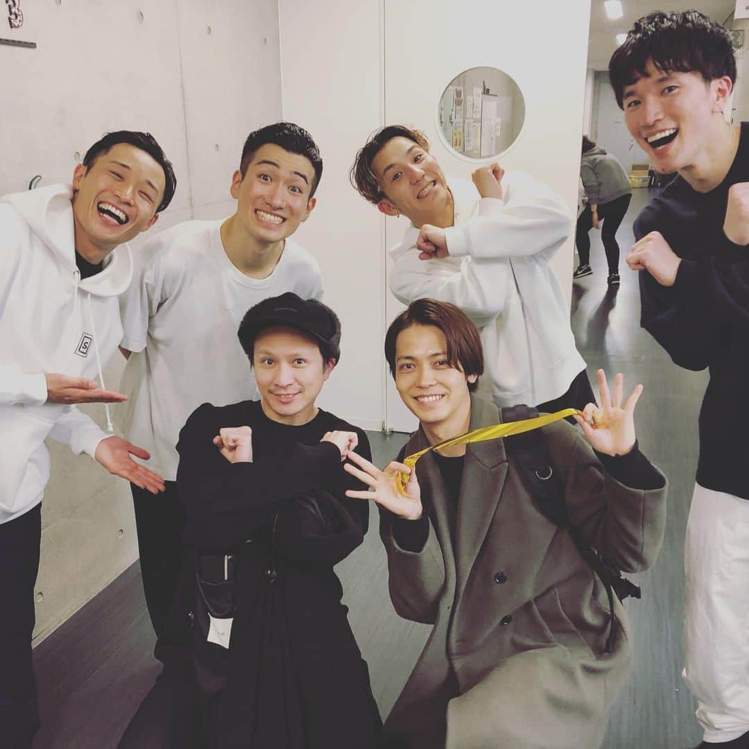 風間由次郎のインスタグラム：「s**t kingz 『メリーオドリマX’mas』 これでもかってダンスしてMCして、客席を盛り上げてる姿…カッコいい！ 踊りたくなりました🦵 #s**t kingz」