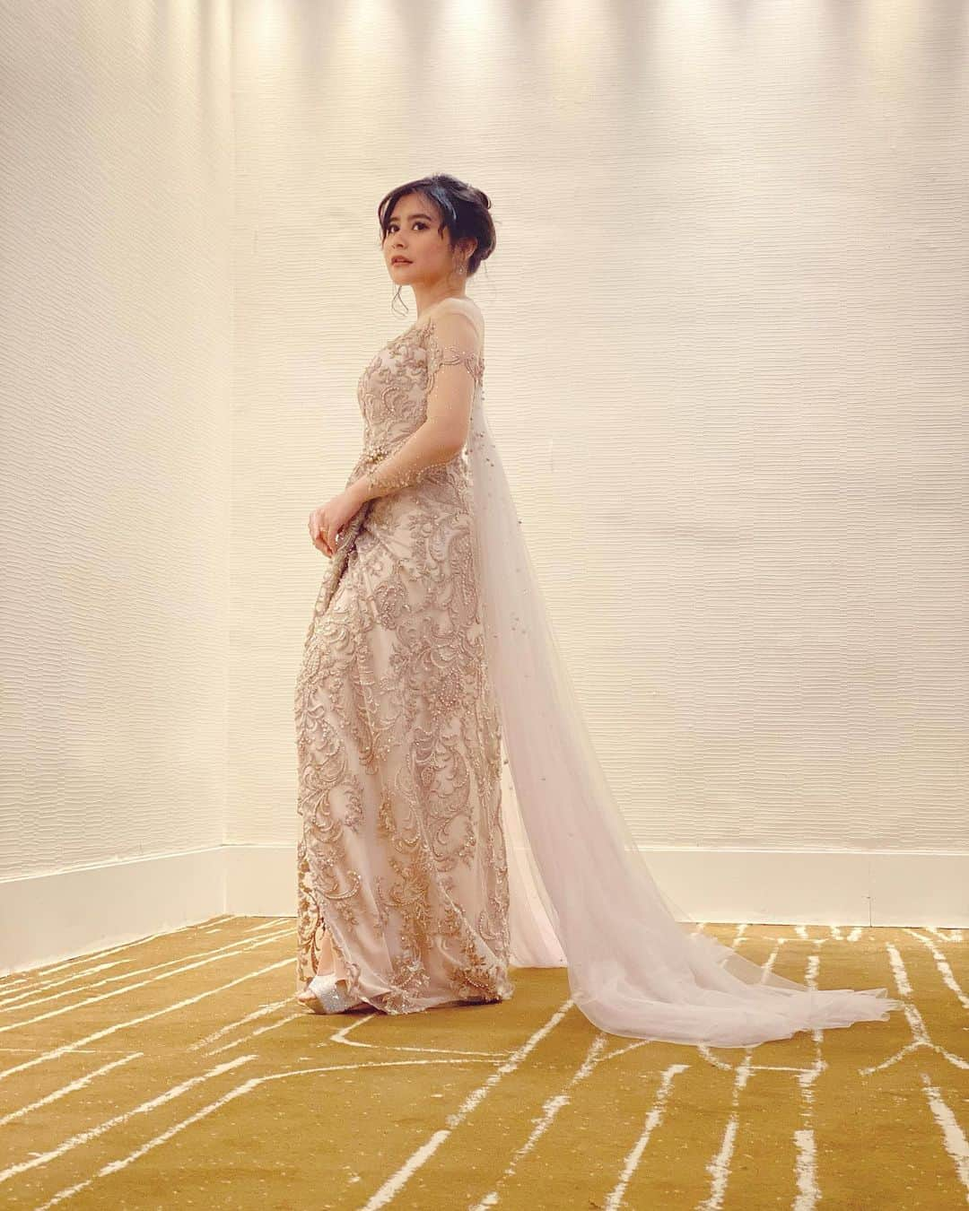 Prilly Latuconsinaさんのインスタグラム写真 - (Prilly LatuconsinaInstagram)「tonight! thank you @yclionk for this beautiful dress I have dreamt of!  #SarahRifaiWedding」12月21日 23時40分 - prillylatuconsina96