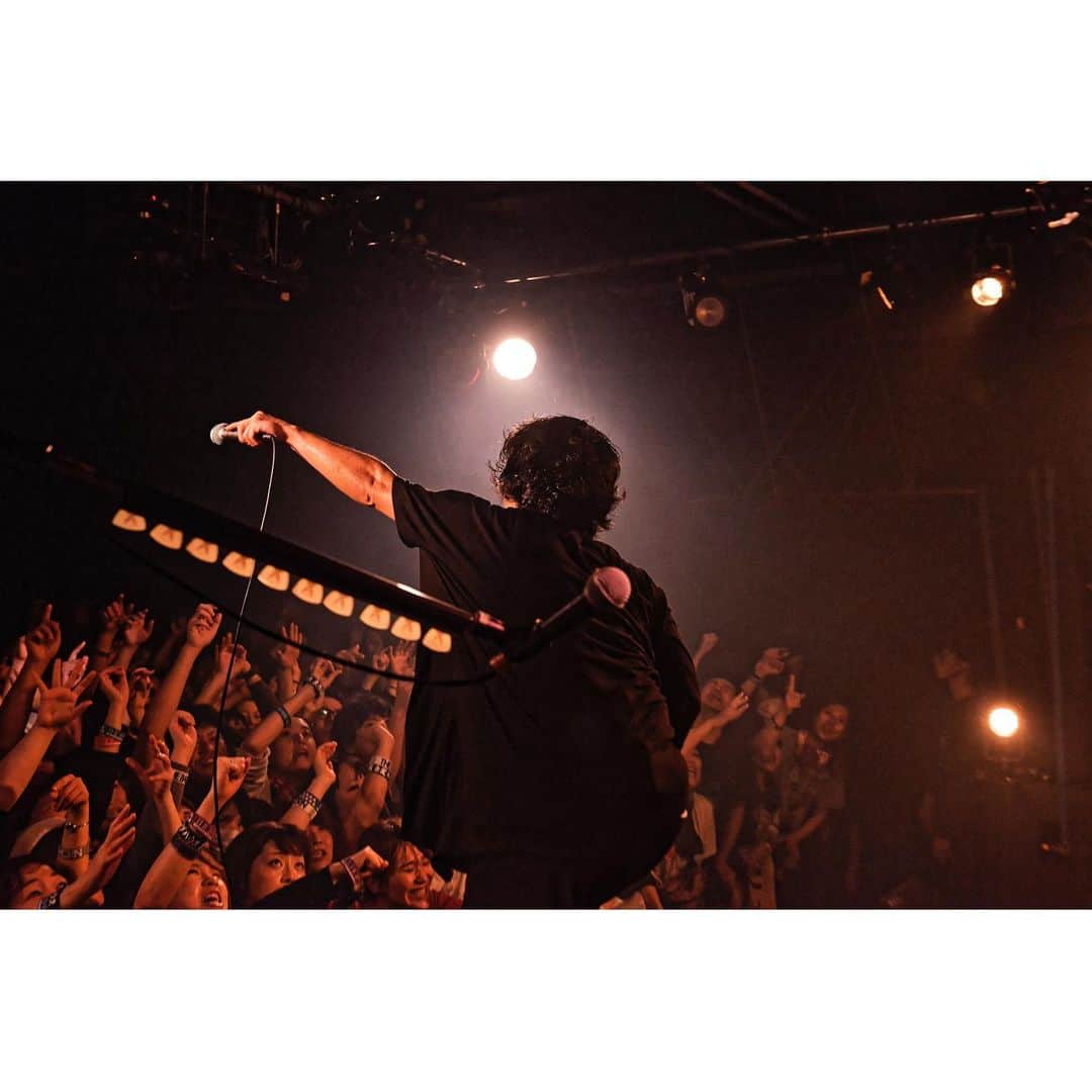 山田将司さんのインスタグラム写真 - (山田将司Instagram)「盛岡Club Change WAVE ありがとね！ ライブって、凄く綺麗な場所なんだよ。 だからこの場所で、もっといい歌を歌いたいんだよ。  photo byマネージャー新川」12月21日 23時59分 - y.masashiii
