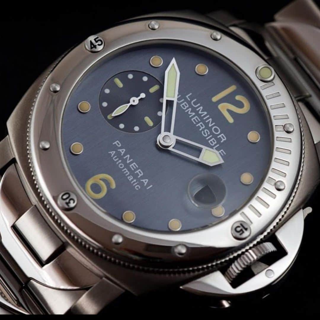 パネライのインスタグラム：「A beautiful example of a different type of submersible. The #Panerai #PAM170 Steel and Titanium on Bracelet with a brushed Anthracite painted dial. What do you think? Pic by @purepanerista #paneraicentral」