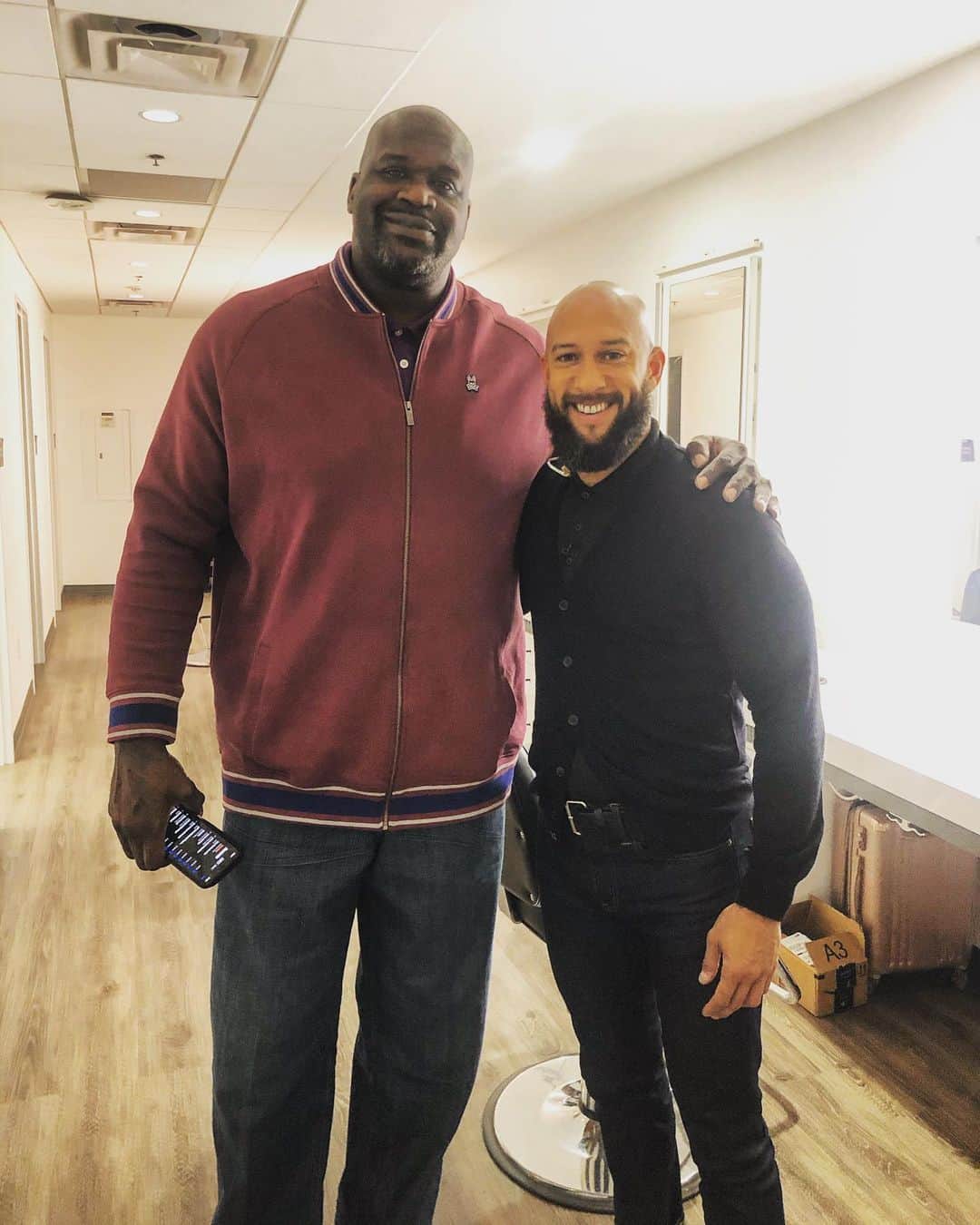ティム・ハワードのインスタグラム：「The Big Man himself @shaq 🏀 Grew up watching him destroy the NBA and subsequently revolutionize the Center position! @nbaontnt @brfootball」