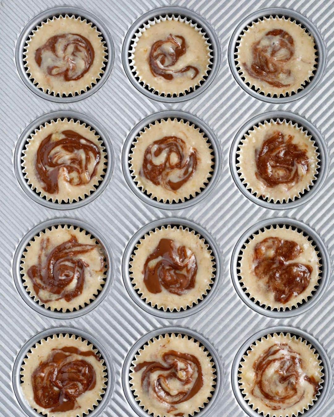 Easy Recipesさんのインスタグラム写真 - (Easy RecipesInstagram)「Craving banana muffins? Try these extra delicious Nutella Swirl Banana Muffins. Link in my bio.  https://www.cookinwithmima.com/nutella-swirl-banana-muffins/」12月22日 0時22分 - cookinwithmima