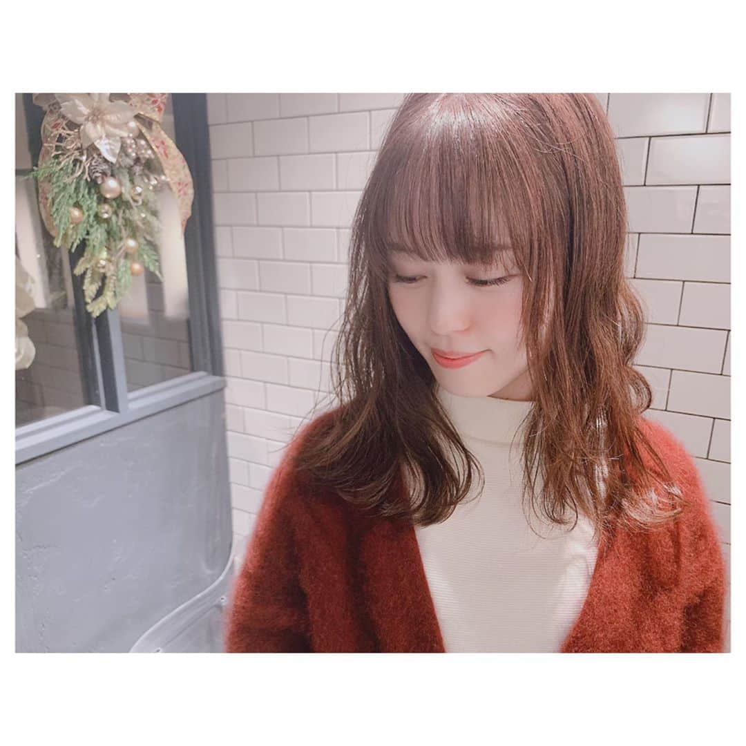 のインスタグラム：「💇‍♀️ 写真の色味だと分かりづらいけど、綾瀬っぽく少し落ち着いた色にしたよ〜 友達の美容師さんにオシャに撮ってもらったんや。どや。」