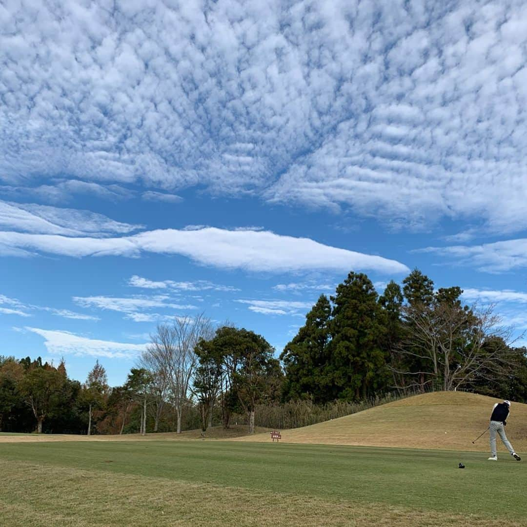 前田典子さんのインスタグラム写真 - (前田典子Instagram)「#GOLF #ラウンドは #週1ペース ⛳️ で #ハマり中  #レッスンも 頑張ってる けど #スコア は良くならない😞 #100ぎりはまた来年の目標  #2019年ラウンド納め #暖かくてゴルフ日和 #2020年もゴルフがんばる❣️」12月22日 0時56分 - maenorichang