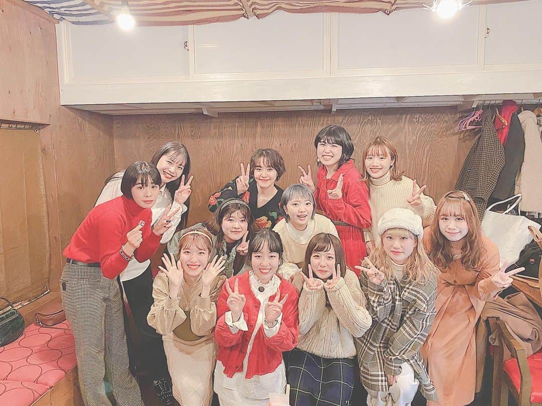 のインスタグラム：「アネモネ忘年会へ﹥ ̫﹤ みんなクリスマスコーデ可愛かったなあ 少しだけど会えてよかったなあ」