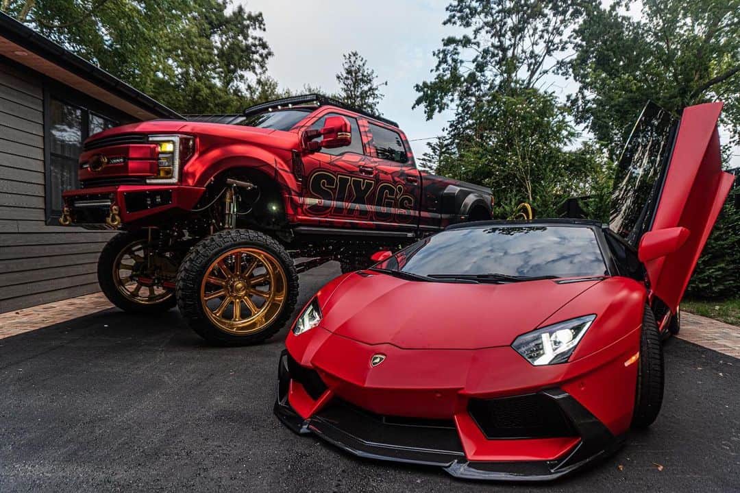 CarsWithoutLimitsさんのインスタグラム写真 - (CarsWithoutLimitsInstagram)「The Best of Both Worlds Owner @roofboss  #carswithoutlimits #aventador #f350」12月22日 0時55分 - carswithoutlimits
