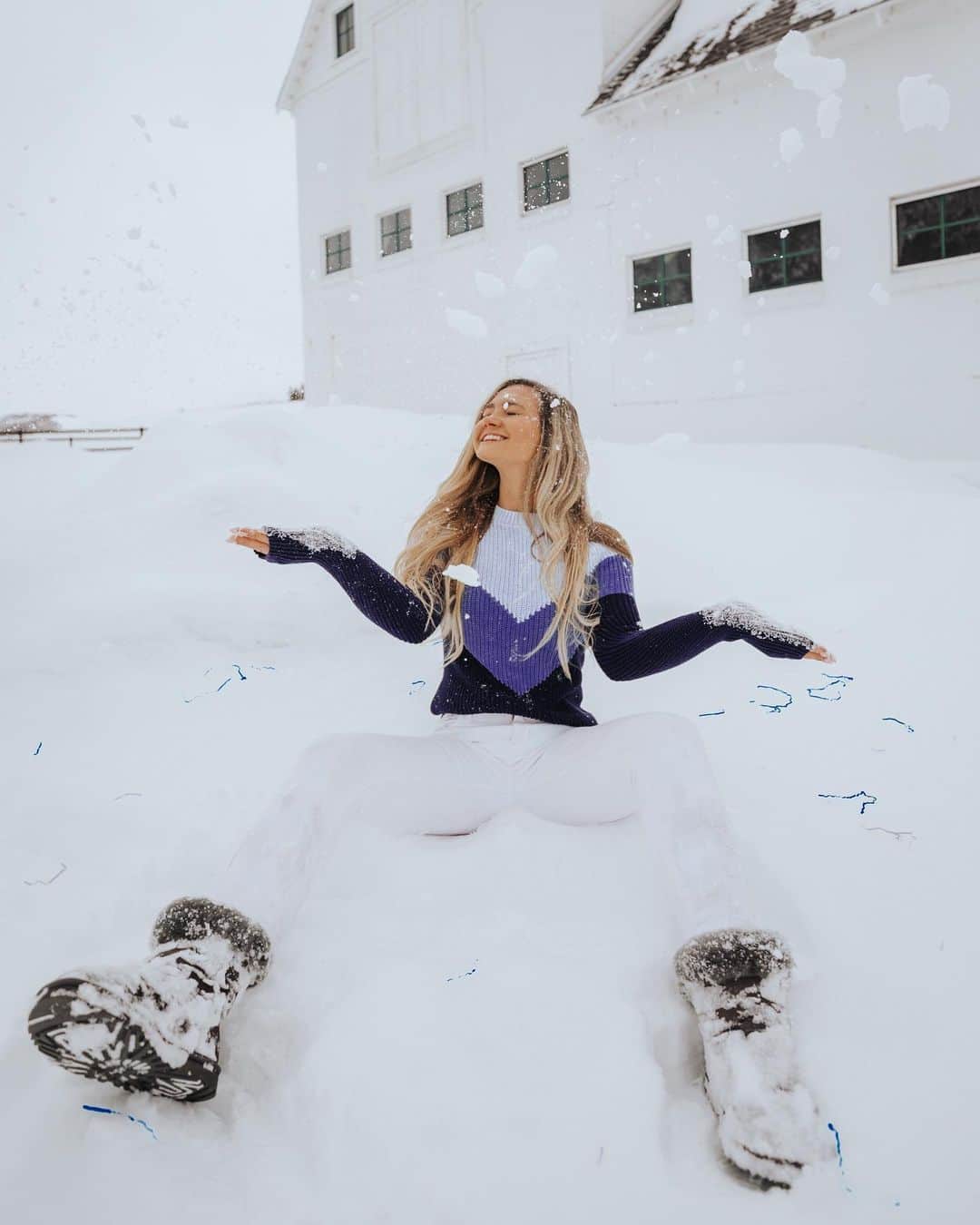 サシャ・カリスのインスタグラム：「I’m pretty sure frozen water is just as fun 💦❄️☃️」