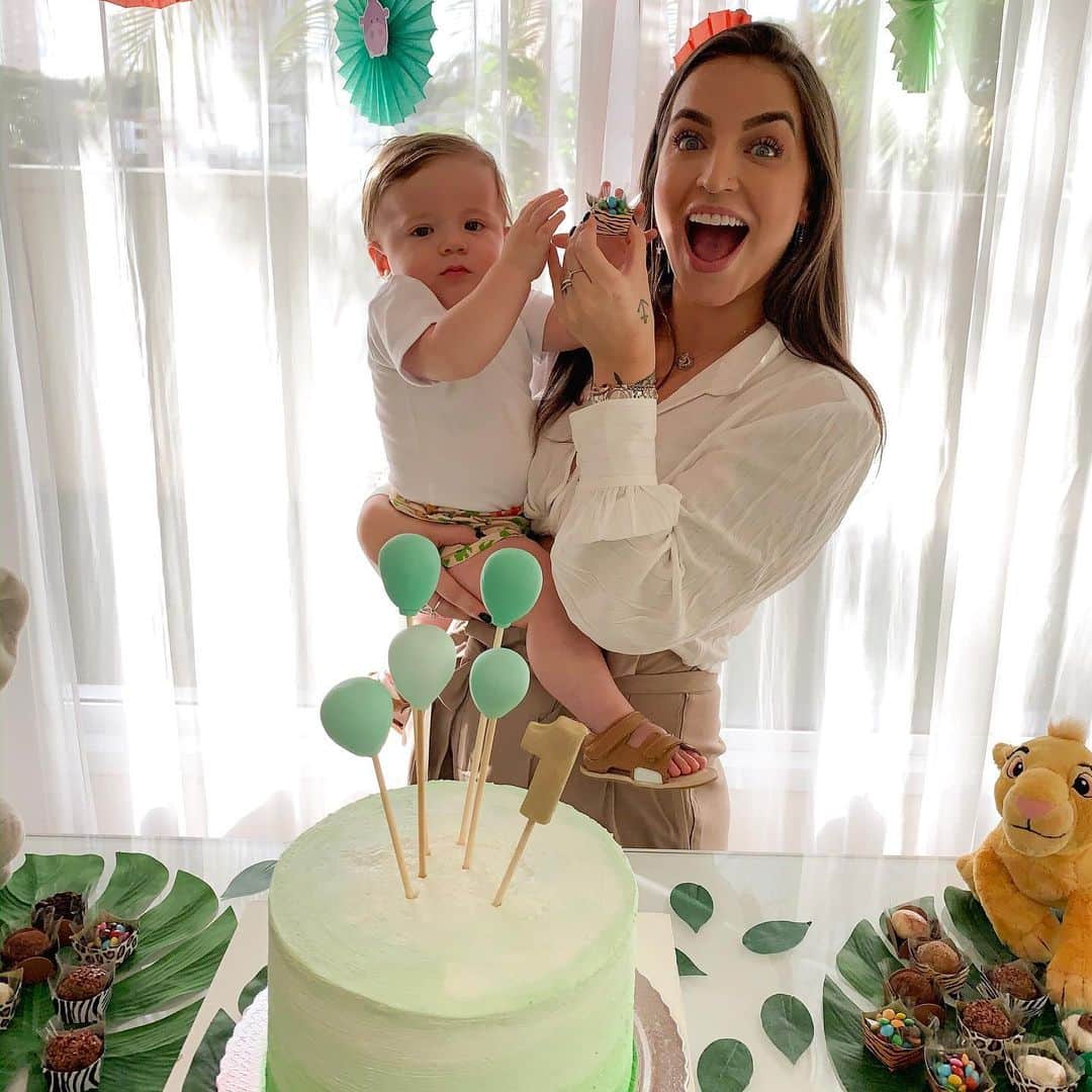 Bruna Unzuetaのインスタグラム：「#Bday Oli ❤️ 1 ano de muito amor!」