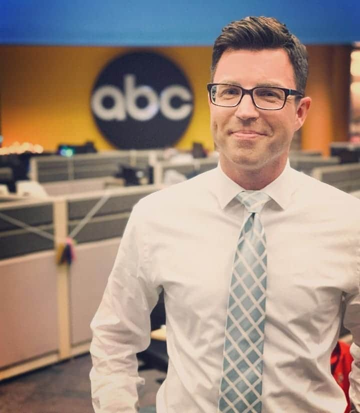 アイクベーハーさんのインスタグラム写真 - (アイクベーハーInstagram)「Fact: news anchors are always more trustworthy when they wear an #IkeBehar tie. We don't make the rules. Well done @justinpazera! . . . . . #menswear #suitup #ikebehar #classic #classicmenswear #mensstyle #suitandtie #menswearblog #vintage #film #style #mensfashion #fashionblog #suitandtie #blacktie #behar #suited #whiskey #fallfashion #tuxedo #slimfitsuit #ties #mtmevent #plaid #patterns #dapper #boots #leather」12月22日 11時18分 - ikebehar