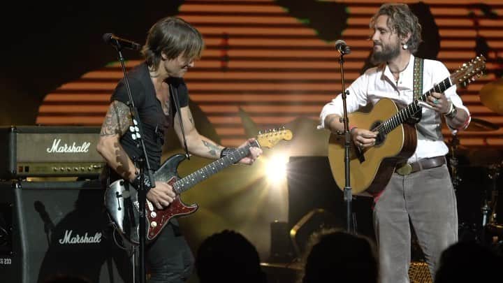 キース・アーバンのインスタグラム：「Hey @johnbutlertrio, maaaan,,,, I love “riding the waves” with you on stage. Let’s def do more of that in 2020!!!!!!!! - KU」