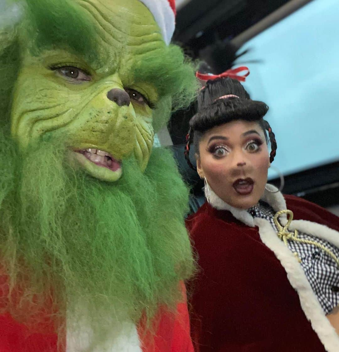 ステフィン・カリーさんのインスタグラム写真 - (ステフィン・カリーInstagram)「Christmas with the Currys! the Grinch, Cindy Lou Who and Max (aka Rez). Thanks to everyone on the team that helped bring the 7th version to life. More to come @eatlearnplay 🙏🏽」12月22日 11時20分 - stephencurry30