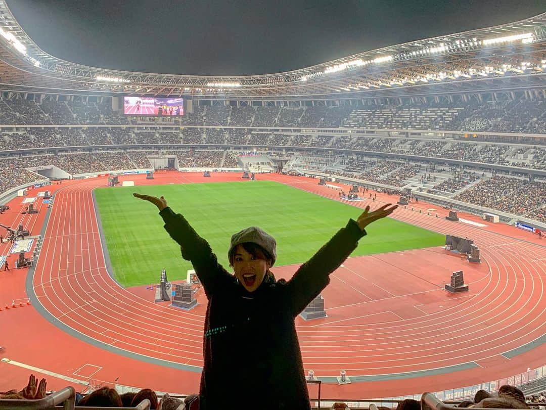 渡辺由布子さんのインスタグラム写真 - (渡辺由布子Instagram)「🏟 ・  HELLO, OUR STADIUM🙌 We won the opening event of #NationalOlympicStadium for #TokyoOlympic2020 main place! #UsainBolt has come! Can't wait for the next year.  新#国立競技場 のこけら落としオープニングイベントへ！ #嵐 や#ドリカム のライブに加えて、金メダリストの#ウサインボルト 選手のリレーや、ラグビー日本代表選手まで登場してとにかく豪華なラインナップ。 いよいよ来たる2020年！#東京オリンピック が待ち遠しくなってきた！ 今のところオリンピック観戦チケットは一つも当選してないけど泣、最初で最後のこの機会を逃したくない！  #東京五輪 #東京オリンピック2020  #新国立競技場　 #隈研吾　 #千駄ヶ谷　 #外苑前　 #OneRace  #StadiumOpening #Tokyo2020  #2020 📍　@national_stadium_japan #Tokyo #Japan #🇯🇵」12月22日 11時35分 - watanabe_yuko