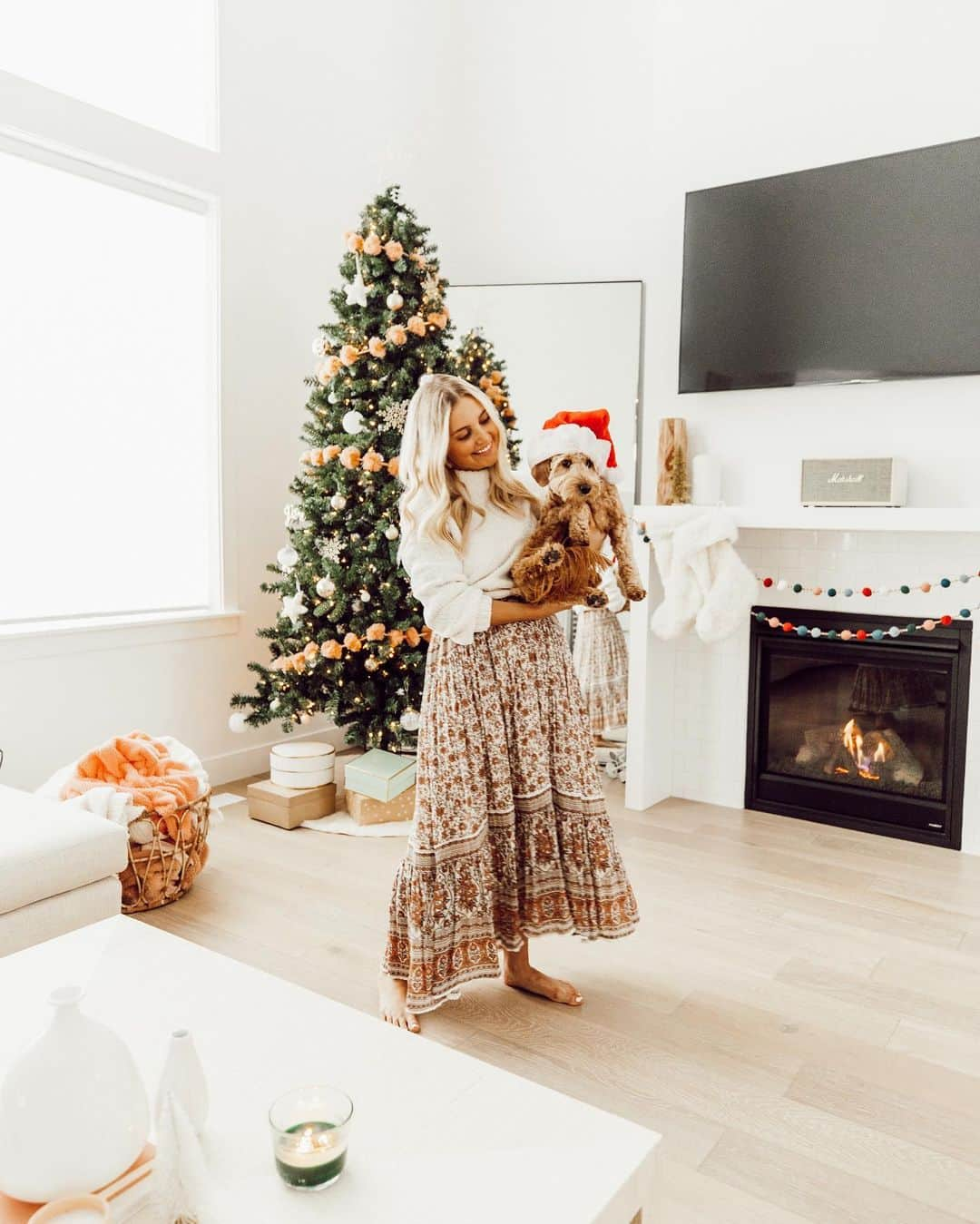 Aspyn Ovard Ferrisさんのインスタグラム写真 - (Aspyn Ovard FerrisInstagram)「So excited to be partnering with the makers of the @Glade® brand this coming year! We have been burning the Icy Evergreen Forest 3-Wick Candle to set the mood for the holidays! (Fun fact: More wicks fill the room with fragrance faster!!) The best cozy calm scent!!! Check the link in my story to shop! #ad」12月22日 11時29分 - aspynovard