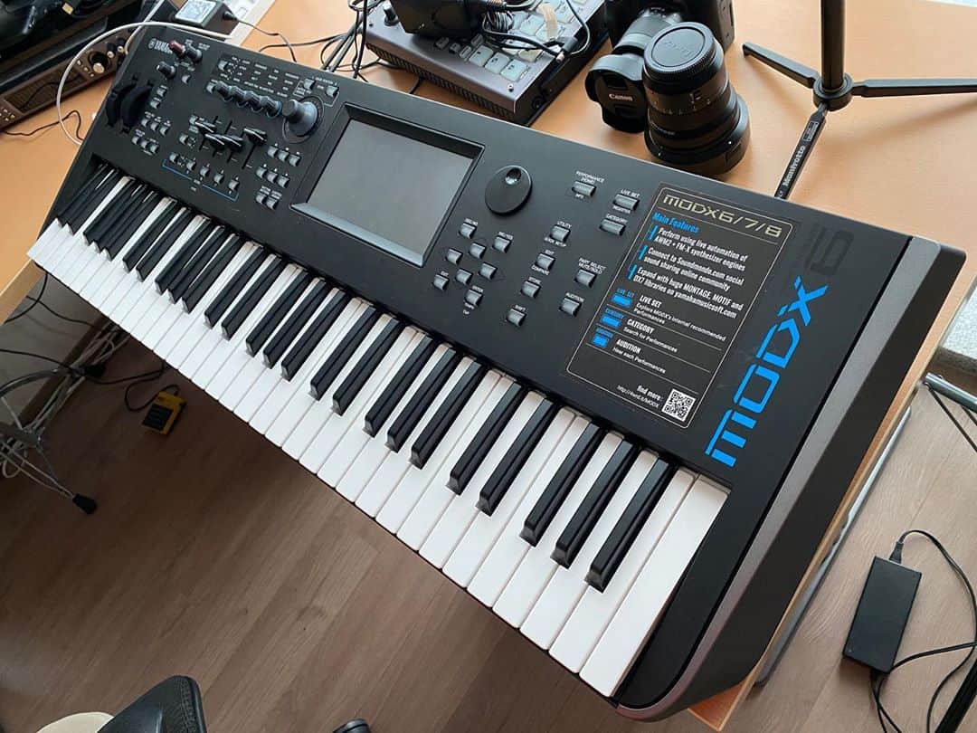 瀬戸弘司のインスタグラム：「My new gears... YAMAHA MODX6 YAMAHA PSS-A50  #yamahasynth #modx6 #modx #yamahamodx #pssa50 #yamahapssa50 #merrychristmas #ヤマハ  #ヤマハのシンセ #ヤマハキーボード」