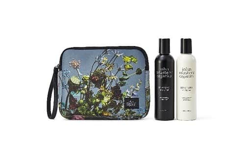 吉祥寺PARCOのインスタグラム：「~ Xmas present ~ ﻿ ﻿ ✴︎ john masters organics × edenworks ✴︎﻿ ﻿ ジョンマスターオーガニックの﻿ ホリデーコレクションのテーマは、﻿ 「A Toast To Nature」﻿ ﻿ オーガニックヘアケアコフレは、﻿ ジョンマスターオーガニックが誇る、﻿ シャンプー＆コンディショナーの﻿ 実力を体感できるコフレ。﻿ ﻿ edenworksとコラボレーションした﻿ ネオプレン素材のオリジナルポーチは﻿ ミニサイズのタブレットケースや﻿ バッグインバッグとしても最適です🍃﻿ ﻿ 1F・john masters organics﻿ select （ジョンマスターオーガニックセレクト）にて﻿ お買い求め頂けます。 ﻿ ﻿」
